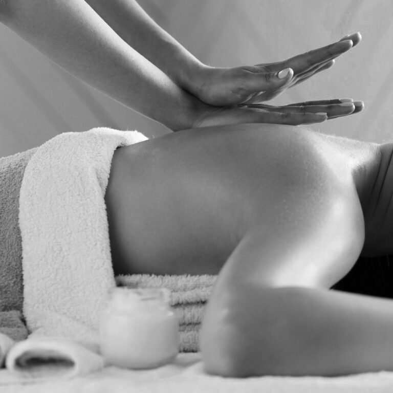 Diensten Massagetherapie Sport & Ontspanning. Massage therapie. Therapeutische rugmassage