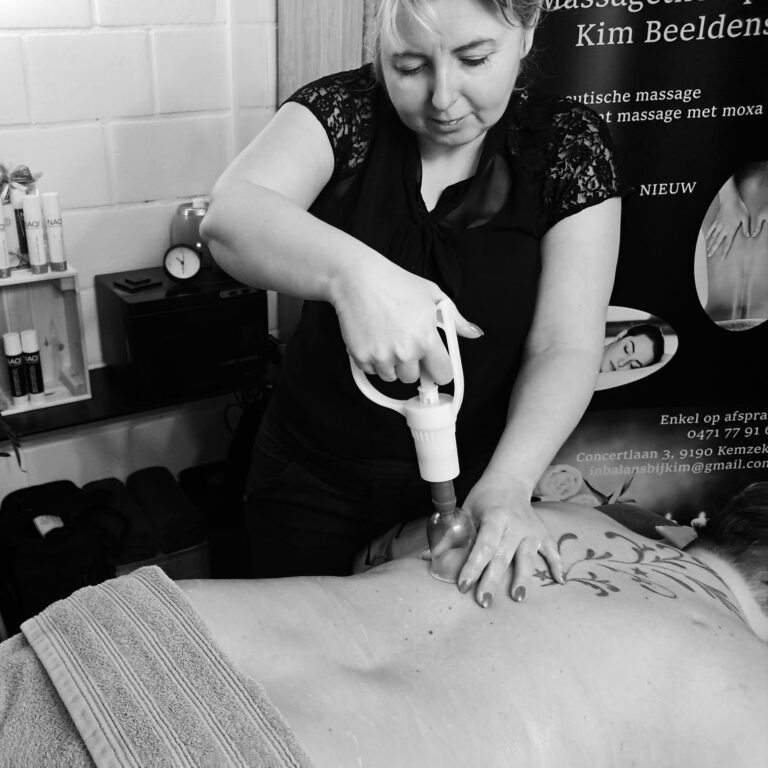 Diensten Massagetherapie Sport & Ontspanning. Cupping rug Massage Kim Beeldens