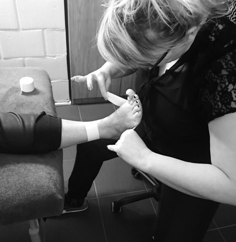 Diensten Massagetherapie Sport & Ontspanning. Medical taping voeten Massagetherapie