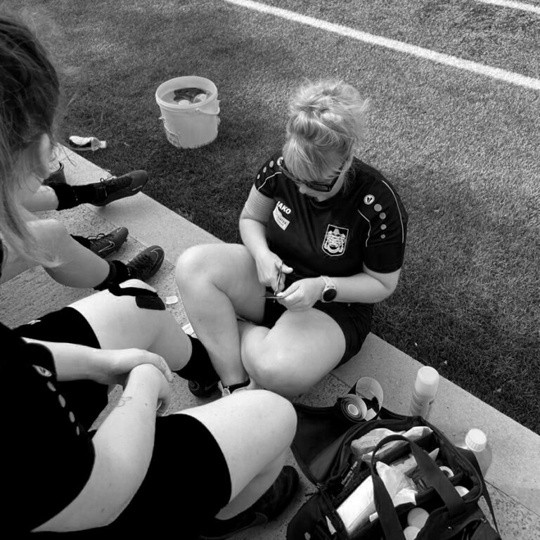 Diensten Massagetherapie Sport & Ontspanning. Diensten Massagetherapie Sport & Ontspanning. Sportmassage Therapie KSK Beveren dames + Medical Taping