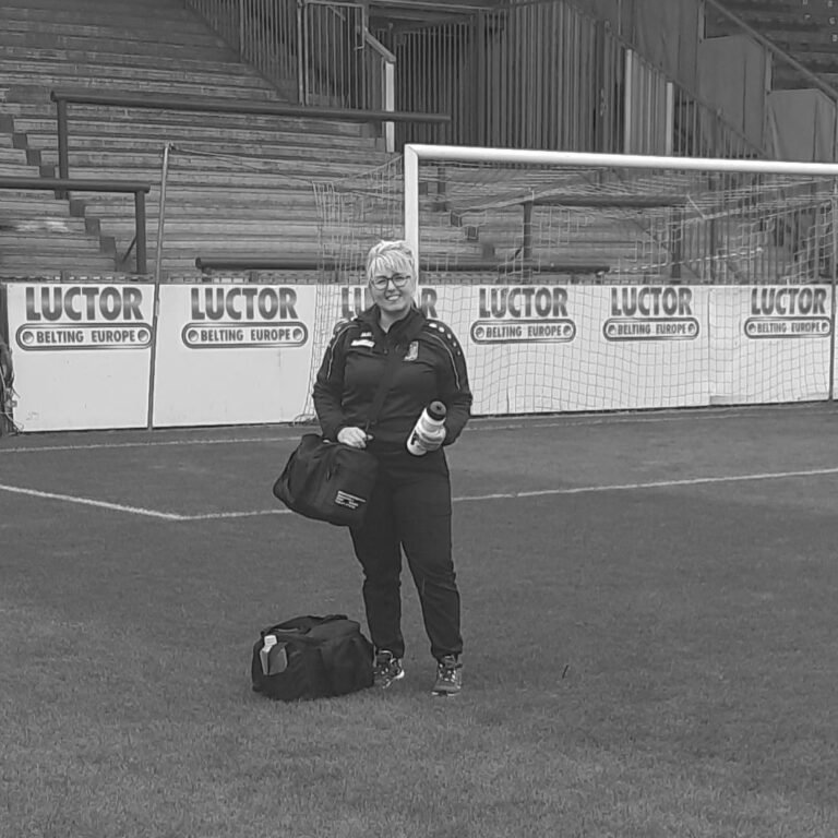 Diensten Massagetherapie Sport & Ontspanning. Sportmassage Therapie KSK Beveren dames Kim Beeldens